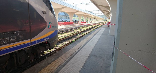 Pacco lasciato in stazione a Cosenza, intervengono gli artificieri: solo effetti personali