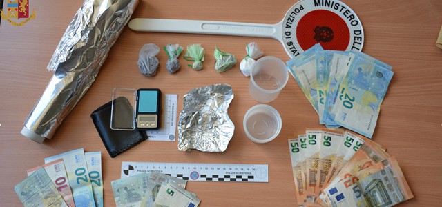 Sequestro di armi e droga, tre arresti