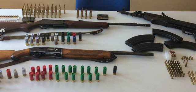 Scoperto arsenale in stabile abbandonato