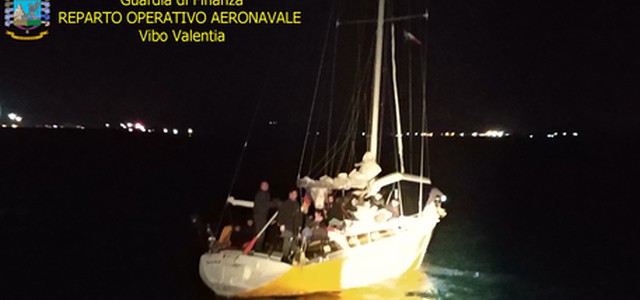 Sbarco migranti Crotone, presi 3 scafisti