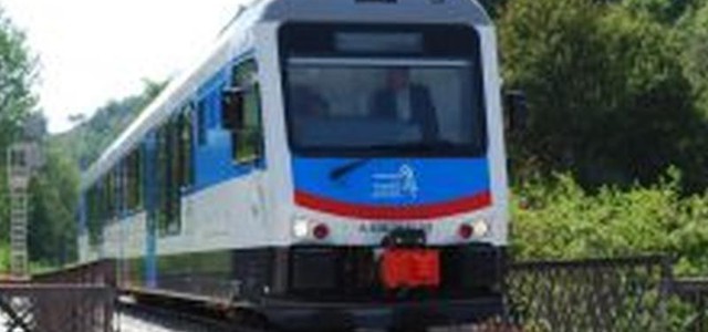 Oliverio sul treno da Soveria Mannelli a Catanzaro, riapre la tratta ferroviaria