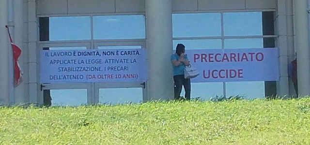 Protestano i precari all'Umg (VIDEO)