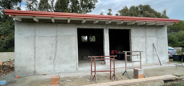 Sequestrato fabbricato abusivo nel Crotonese