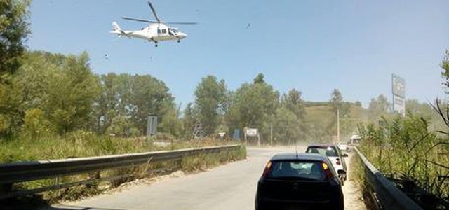 Trattore si ribalta, un ferito grave