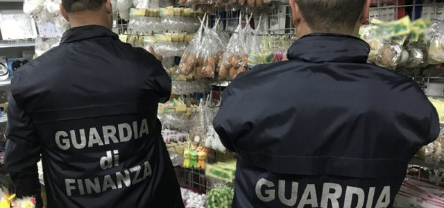 Maxi sequestro di uova e decorazioni pasquali