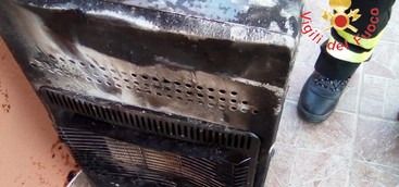 Anziana si avvicina troppo ad una stufa e muore carbonizzata nel Catanzarese (FOTO)