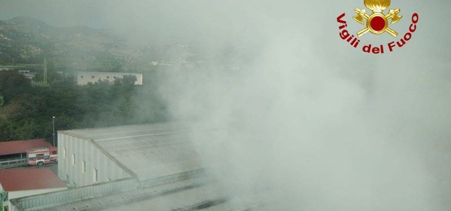 Incendio impianto rifiuti di Siderno: prosegue l'attività di Arpacal dopo i primi risultati