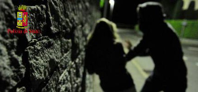 Perseguita ex compagna, arrestato