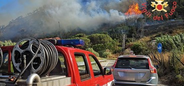Incendio vicino al Residence "La Pineta"
