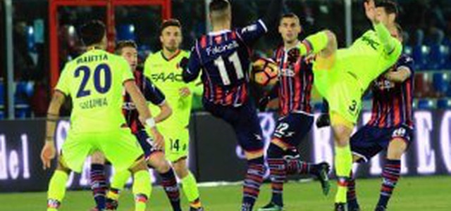 Il Crotone perde ancora: ko allo Scida contro il Bologna