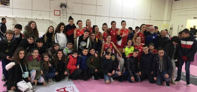 La scuola media IC Manzoni ospite del Volley Soverato