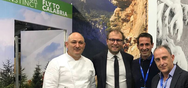 Il ministro Lotti nello spazio della Regione allo Skipass di Modena 