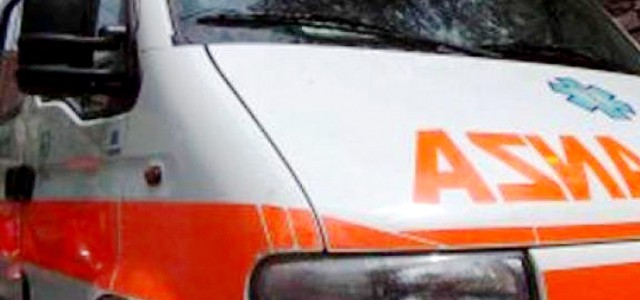 Auto si ribalta sulla statale 18, muore 30enne