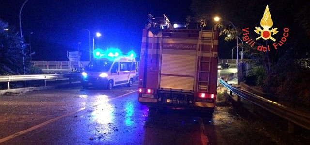 Chiama vigili del fuoco e sparisce, fermato su viadotto Bisantis: sventato suicidio