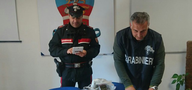 Droga nascosta nelle scatole delle scarpe, arrestati due fratelli
