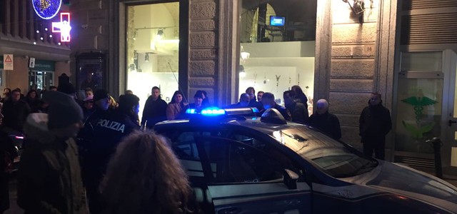 FLASH: Rissa sul corso, arrestata una donna per resistenza a pubblico ufficiale
