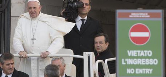 Papa: Chiesa riflette su fake news