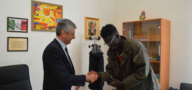 Iniziativa solidale al “Regional Hub” di Sant’Anna: donati occhiali da vista a tre migranti 
