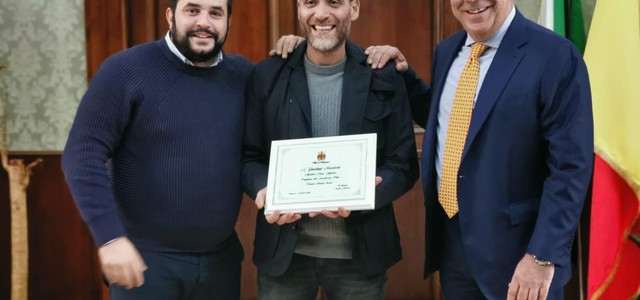 CAVALLARO E TALARICO HANNO RICEVUTO IN COMUNE GIANLUIGI MARDENTE, ALLENATORE CAMPIONE DEL MONDO PER CLUB CON IL PAVIA-LOKRIANS DI BEACH SOCCER FEMMINILE