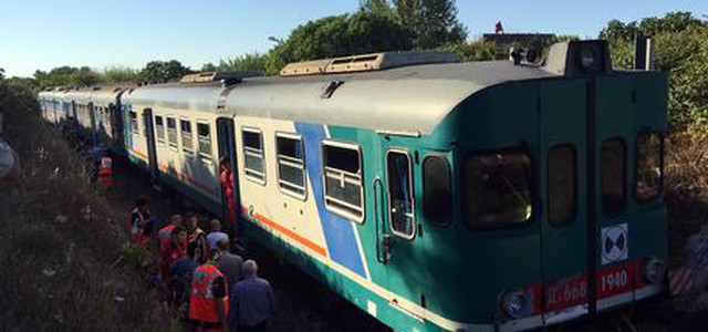 Scontro treni: 'Mezzo partito da solo'
