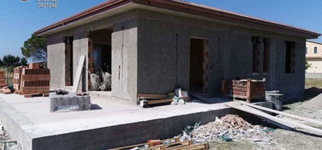 Lotta all'abusivismo, sequestrato fabbricato