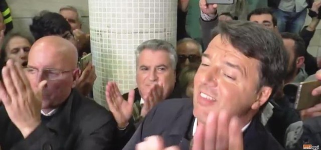 Renzi a Catanzaro: "Io sto tra la gente, dateci una mano a portare il Pd alla vittoria" (VIDEO)
