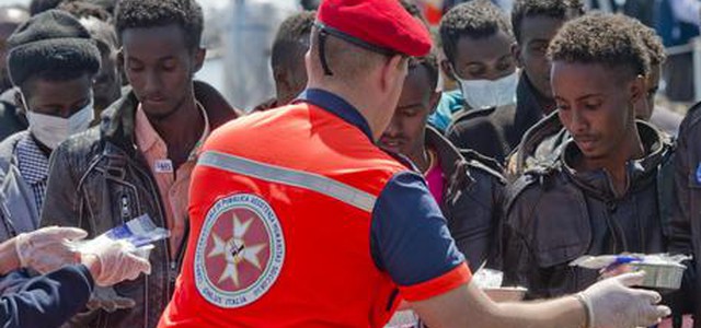Migranti, su nave bimbi e due cadaveri