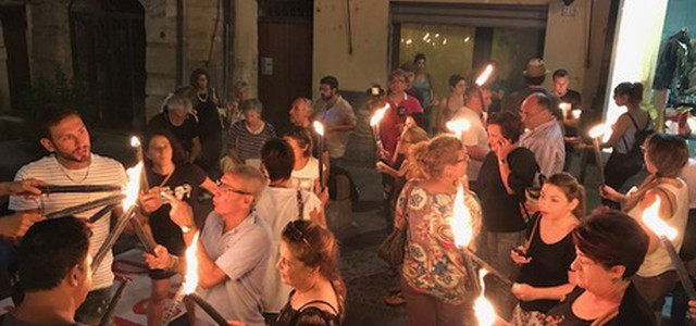 Fiaccolata in ricordo morti rogo Cosenza
