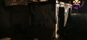 Incendio in cantiere a Catanzaro Lido, probabile natura dolosa