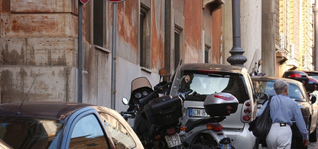 Daspo a parcheggiatori abusivi