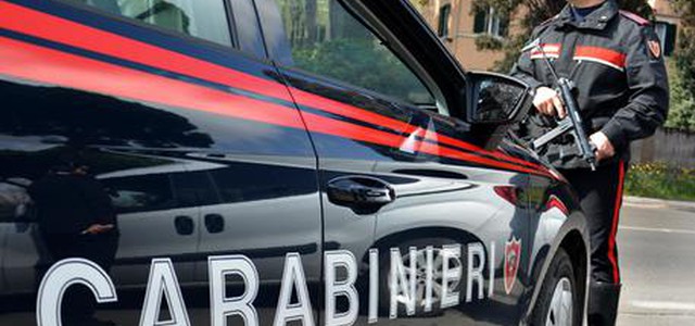 Uccide moglie e poi chiama Carabinieri
