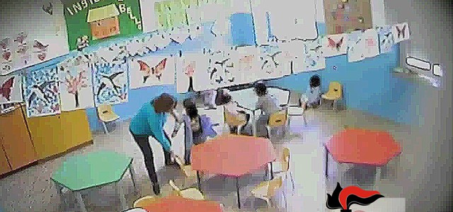 Schiaffi a bimbi, sospese due maestre di asilo