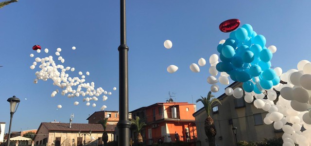 L'ultimo straziante saluto di un'intera comunità a Cristian e Michele