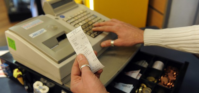 Annullava gli scontrini, titolare di bar pasticceria evade il fisco per 80mila euro