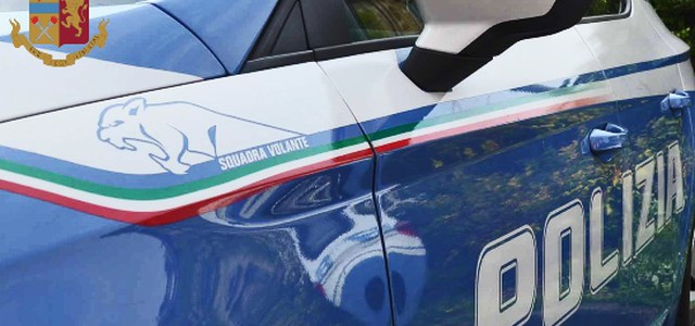 Furto di autoradio: la Polizia di Stato nell’immediatezza individua il responsabile, un 17enne, e restituisce la refurtiva al derubato.