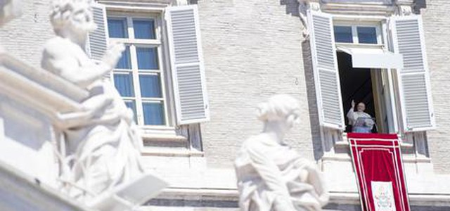 Papa: affidarsi a oroscopi manda a fondo