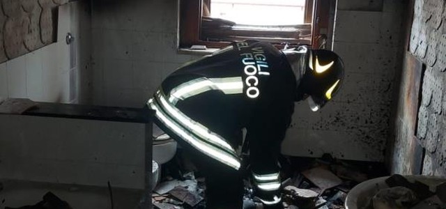 Catanzaro, incendio in una palazzina con 4 appartamenti a Santa Maria