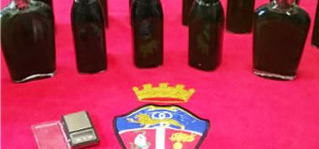 Catanzarese con 23 bottiglie di liquore alla marijuana fatto in casa a Cremona: "E' un digestivo"