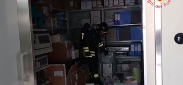 Lieve sversamento di acido peracetico al Pugliese-Ciaccio: intervengono i vigili del fuoco