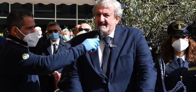 Il saluto commosso di Emiliano e Abramo al presidente Santelli