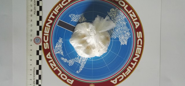 Cocaina nascosta in misuratore per la pressione arteriosa, arrestati coniugi