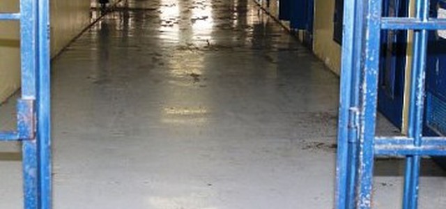 Giovane tenta il suicidio nel carcere minorile di Catanzaro