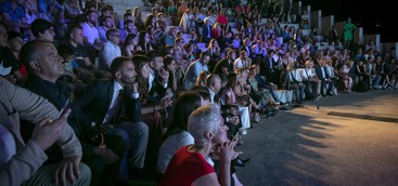 Tropea Film Festival, notte di stelle al Porto con Anselma Dell'Olio, i protagonisti di Nuovo Cinema Paradiso e Mare Fuori