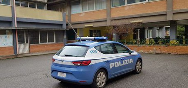 Rubati 5 computer in scuola elementare