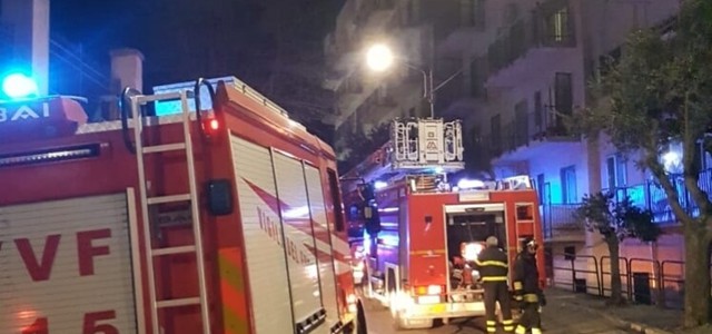 Stufa alogena accende il rogo. Paura per un palazzo intero a Catanzaro