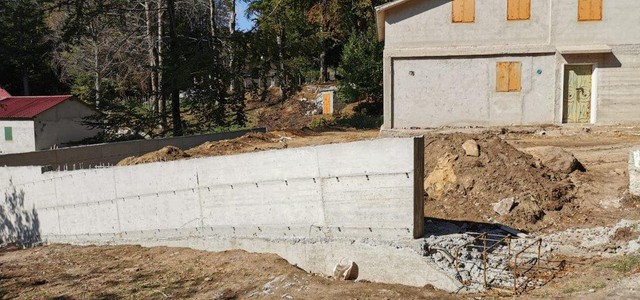 Sequestrato muro di contenimento abusivo nel Crotonese