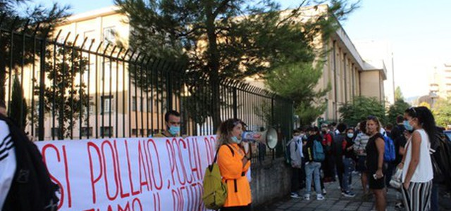 Scuola:a Cosenza azione protesta Fronte Gioventù Comunista
