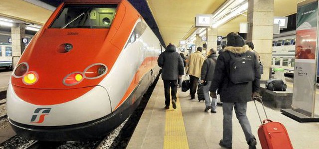 La rabbia dei pendolari: "Prima spostano le aziende ora ci soffocano sui biglietti"