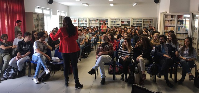 “Mai senza testa”, l’educazione sessuale tra i banchi di scuola con il Leo Club “Catanzaro Host”