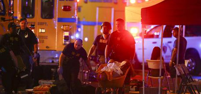 Las Vegas, strage al concerto country: 50 morti e 400 feriti. Escluso terrorismo